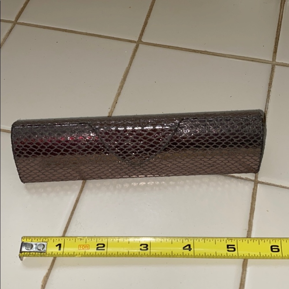 Cinzia is glasses case in good condition